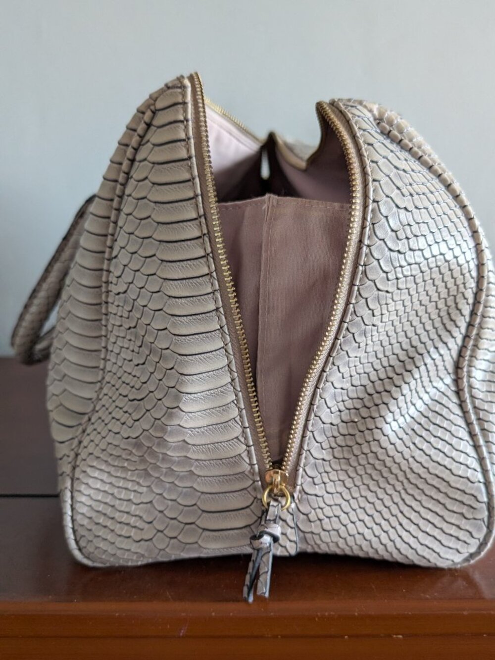 Grey Snake-Print Textured Handbag - Picture 5 of 12